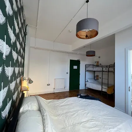 Hostel The Wing *